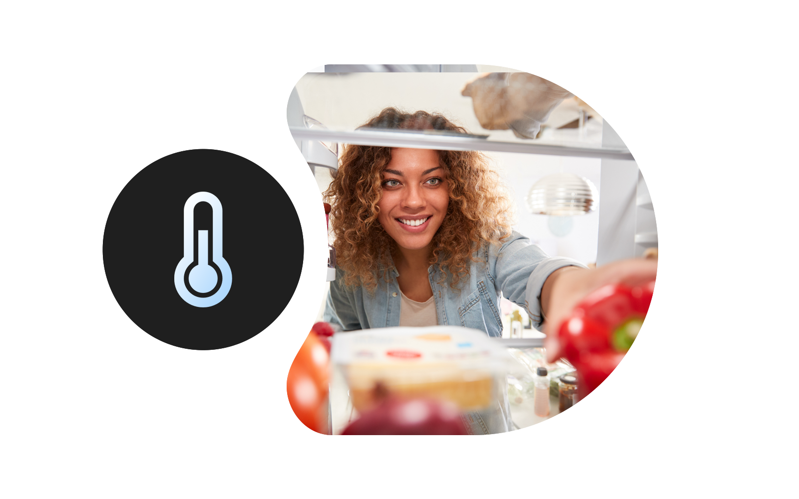 Een vrouw houdt paprika vast in een LG-koelkast